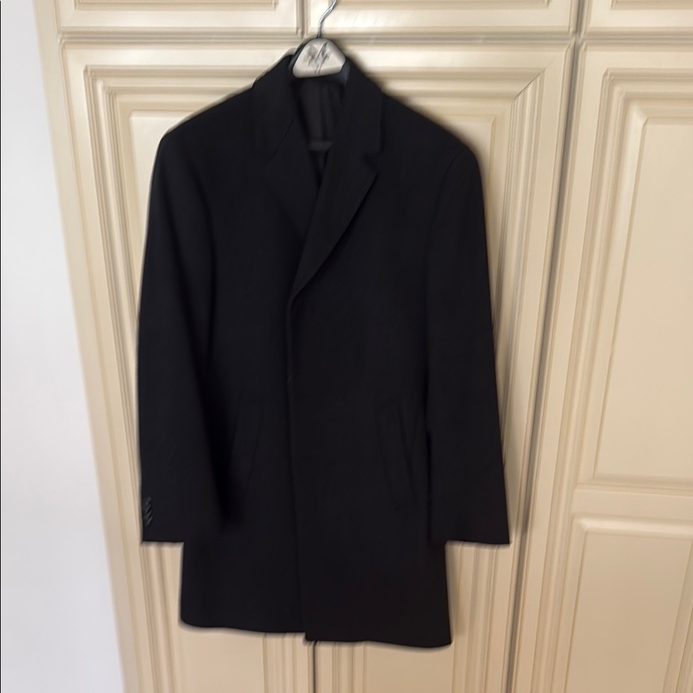 Black Trench Coat with Notched Lapels and Tailored Fit